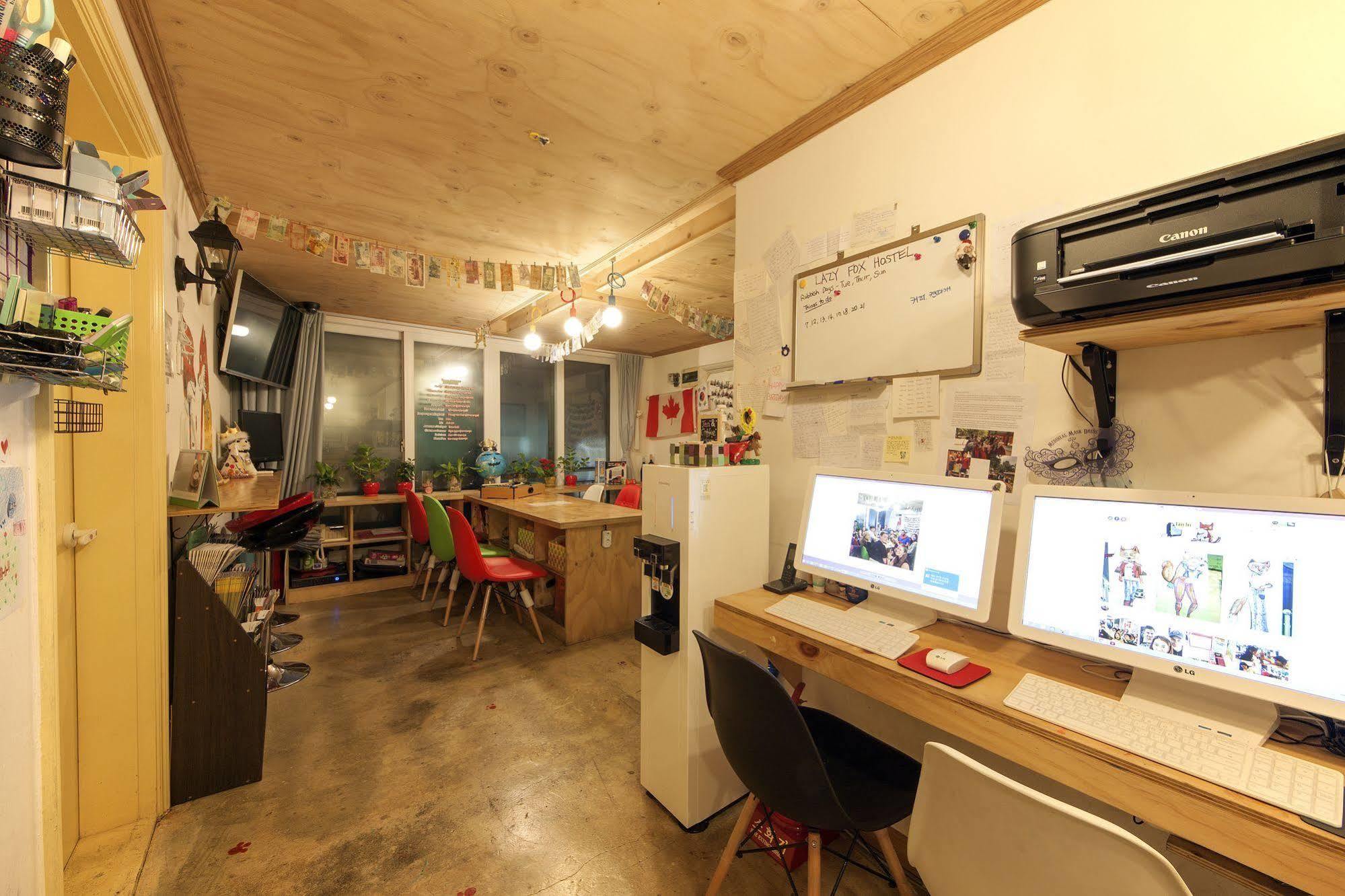 Hongdae Lazy Fox Hostel In Seúl Exterior foto